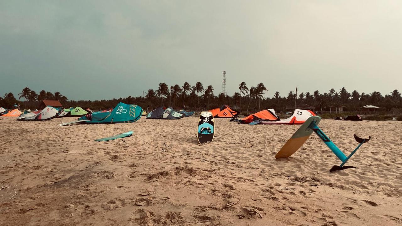 Blue Whale Resort & Kite Surfing Kalpitiya Exteriör bild